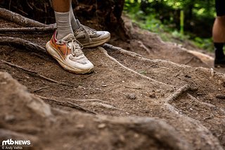 Gegen weiße Schuhe und weiße Socken ist ja grundsätzlich nix einzuwenden … Gegen weiße Schuhe und weiße Socken ist ja grundsätzlich nix einzuwenden …