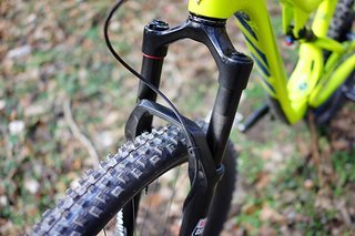 Trotz 2,6" Breite ist massig Platz in der 29" RockShox Pike-Federgabel mit Boost-Ausfallenden. Trotz 2,6" Breite ist massig Platz in der 29" RockShox Pike-Federgabel mit Boost-Ausfallenden.