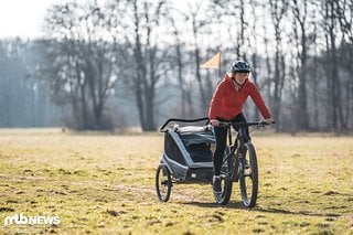 Wenn man fährt klappt man den Schiebebügel nach vorne