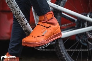 Die Endura MT500 Burner Clipless Waterproof-Schuhe wandern für einen Preis von rund 190 € über die Ladentheke