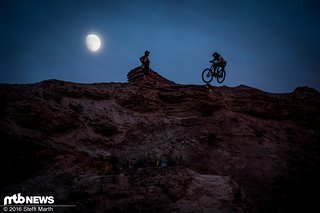 Aggy dropt kurz vor Feierabend noch mal am Mond vorbei...Freerider müsste man sein. Aggy dropt kurz vor Feierabend noch mal am Mond vorbei...Freerider müsste man sein.