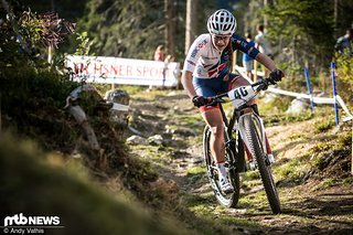 Evie Richards kämpft