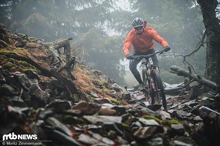 Dank des guten Schnitts und flexiblen Materials bietet die Nukeproof Nirvana-Jacke jederzeit genügend Bewegungsfreiheit.