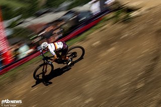 Nina Graf im neuen Trikot