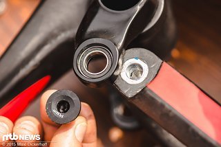 Verschraubung von Rockerarm und Sitzstreben Verschraubung von Rockerarm und Sitzstreben