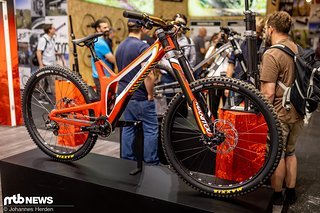 Die Farben des aktuellen M29 erinnern zusammen mit der Manitou Dorado an glorreiche Zeiten. Die Farben des aktuellen M29 erinnern zusammen mit der Manitou Dorado an glorreiche Zeiten.