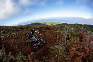 … und bietet wunderschöne Ausblicke über Calheta.