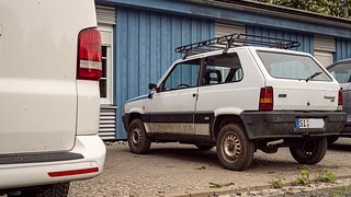 Per Panda 4x4 geht es in den Wald. Texi engagiert sich auch beim Anlegen von Wanderwegen. Per Panda 4x4 geht es in den Wald. Texi engagiert sich auch beim Anlegen von Wanderwegen.