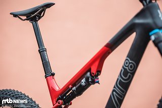 Bei einem modernen Cross-Country- / Down-Country-Bike nicht mehr wegzudenken: Absenkbare Sattelstützen. Bei einem modernen Cross-Country- / Down-Country-Bike nicht mehr wegzudenken: Absenkbare Sattelstützen.