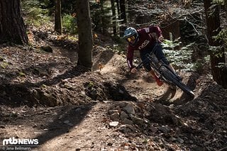 Für den Einsatz auf härteren Strecken ist der Kinnbügel in Sekundenschnelle montiert