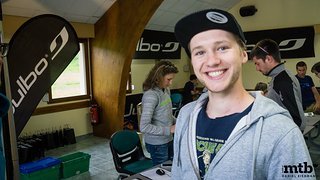 Jakob mit vorfreudigem Grinsen: Nach der Startnummernausgabe gibts Freibier. Jakob mit vorfreudigem Grinsen: Nach der Startnummernausgabe gibts Freibier.