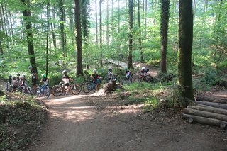Auch die Jüngsten warten gespannt. Endlich dürfen sie durch den neuen Park düsen. Auch die Jüngsten warten gespannt. Endlich dürfen sie durch den neuen Park düsen.