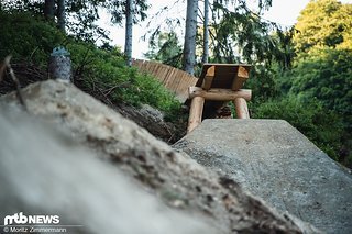 Einige schicke Rampen katapultieren einem aus dem Wald in Richtung Talstation.