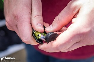 Das Tool lässt sich einfach herausklicken und ist dadurch innerhalb weniger Sekunden einsatzbereit.
