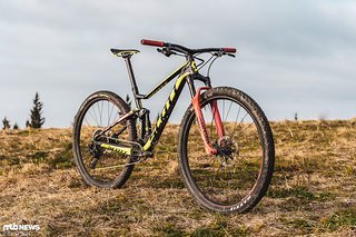 Wie aus einem Guss: Die hochpreisigen 2019er Modelle des Scott Spark RC sind serienmäßig mit dem leichten Syncros Fraser iC SL-Cockpit ausgestattet Wie aus einem Guss: Die hochpreisigen 2019er Modelle des Scott Spark RC sind serienmäßig mit dem leichten Syncros Fraser iC SL-Cockpit ausgestattet