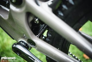 Will man das Druid als Mullet-Bike mit 27,5"-Hinterrad fahren, so muss der schwarze Link mit der Aufschrift "Rate Control Linkage" gegen den sogenannten Ziggy-Link ausgetauscht werden Will man das Druid als Mullet-Bike mit 27,5"-Hinterrad fahren, so muss der schwarze Link mit der Aufschrift "Rate Control Linkage" gegen den sogenannten Ziggy-Link ausgetauscht werden