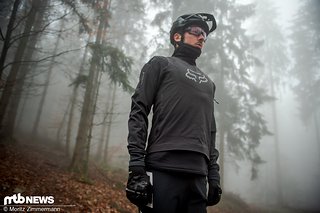 Das Fox Defend Thermo Jersey und die Defend Fire Alpha Weste machen vor allem in der Kombination eine ausgezeichnete Figur Das Fox Defend Thermo Jersey und die Defend Fire Alpha Weste machen vor allem in der Kombination eine ausgezeichnete Figur