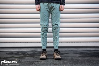 Die Platzangst CF Tight Pants kann mit ihrem hervorragenden Tragekomfort, dem flexiblen Material und einer guten Atmungsaktivität überzeugen.