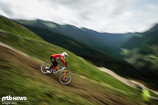 Das einzige frische Stück oberhalb des Waldes ist einfach eine steile Wiesenabfahrt.