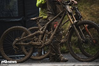Zwischen den Trainingsläufen war am Bike Wash ein ordentlicher Andrang