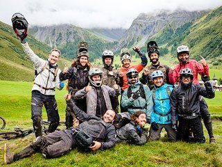Fast nirgends ist Rennenfahren so lustig wie beim Enduro Team Rennen. Fast nirgends ist Rennenfahren so lustig wie beim Enduro Team Rennen.