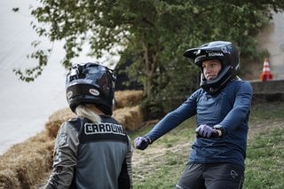 Arme stark machen! Kathi im Gespräch mit Caroline Buchanan.