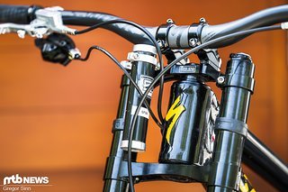 Der CounterSycle-Massedämpfer sorgt auf harten, ausgewaschenen Strecken für spürbar mehr Grip und weniger Armpump. Der CounterSycle-Massedämpfer sorgt auf harten, ausgewaschenen Strecken für spürbar mehr Grip und weniger Armpump.