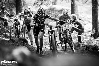 Die Juniorinnen waren am Donnerstag Nachmittag die ersten Fahrerinnen, die in den Einzelrennen um den Weltmeistertitel kämpften