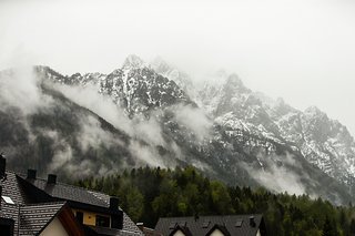 Der Schnee auf den Bergen liegt bedenklich tief Der Schnee auf den Bergen liegt bedenklich tief