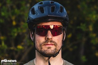Die Sweet Protection Ronin ist eine MTB Brille, wie man sie kennt: Kontrastierende Gläser, breites Sichtfeld, einstellbare Bügel Die Sweet Protection Ronin ist eine MTB Brille, wie man sie kennt: Kontrastierende Gläser, breites Sichtfeld, einstellbare Bügel