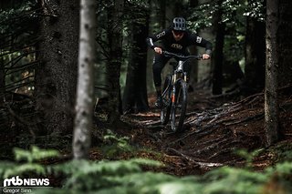 Das Raaw Jibb ist als stabiles Trail-Bike für harte Singletrail-Action konzipiert … Das Raaw Jibb ist als stabiles Trail-Bike für harte Singletrail-Action konzipiert …