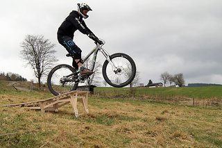 Mobile Rampen wie der MTB Hopper eigenen sich perfekt zum Üben.