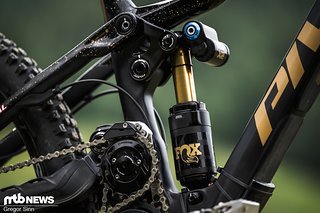 Bei Vieras Bike kommt der neue Fox-Dämpfer zum Einsatz.