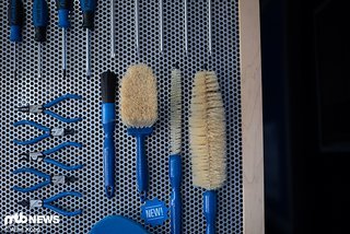 Das Parktool Bürsten Set BCB-5 schlägt mit einem Preis von $ 15 zu Buche. Das Parktool Bürsten Set BCB-5 schlägt mit einem Preis von $ 15 zu Buche.
