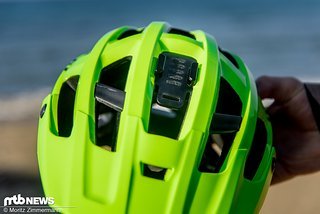 Die integrierte GoPro Halterung verbirgt sich unauffällig unter einer abnehmbaren Platte Die integrierte GoPro Halterung verbirgt sich unauffällig unter einer abnehmbaren Platte