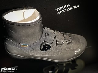 Wenn es richtig kalt wird, ist der fi'zi:k Terra Artica X2 genau in seinem Element. Der Winterschuh schlägt mit einem Preis von 250 € zu Buche.