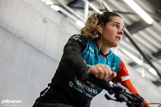 Bei ihrem Run wird es wohl besonders laut werden im Zielbereich: Camille Balanche hat nicht nur realisitische Chancen auf den Sieg, sondern fährt zum letzten Mal bei ihrem Heim-World Cup.