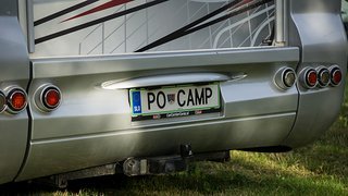 Neuseeland, Schweiz, Italien, England, Schottland, Irland, Spanien, und, und, und. Auf dem Campingplatz sind Biker aus aller Welt unsere Nachbarn. Die Slowenen nebenan wecken uns morgens mit recht ambitionierten Kung-Fu-Übungen.