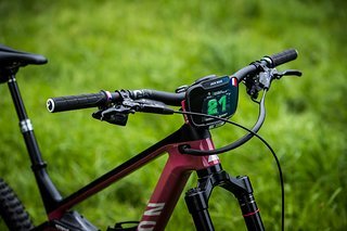 Beim alten Strive verbaute das EWS-Team einen Spacer unterhalb des Steuerrohrs, um den Lenkwinkel abzuflachen.