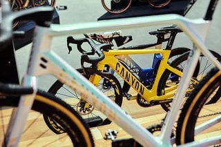 Neue Bikes direkt vor Ort mitnehmen – das bietet der neue Canyon Store in München.