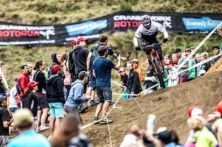 Begeisterte Zuschauer beim Enduro World Series Auftakt in Neuseeland