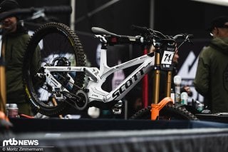 Nachdem das neue Scott Gambler letztes Jahr bereits vereinzelt in der Öffentlichkeit aufgetaucht ist, ist das Team mittlerweile auch im World Cup damit unterwegs.
