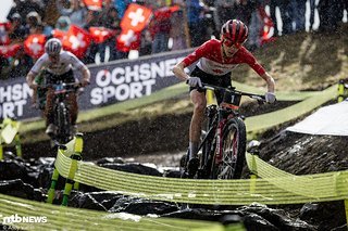 Holmgren drückte früh dem Rennen der U23-Klasse ihren Stempel auf und setzte sich schließlich zur Rennmitte entscheidend solo ab.