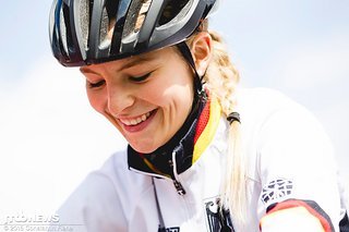Felicitas Geiger zeigt sich gut gelaunt vor dem Start.