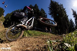 Im Finale war er zwar keineswegs perfekt unterwegs, doch mit einer richtig starken Zeit konnte es sich Amaury Pierron erstmal im Hot Seat gemütlich machen