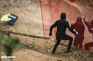 Jackson Goldstone hat sich beim Track Walk für die Outside Line entschieden und war dabei wie immer sehr schnell, allerdings auch äußerst unkontrolliert unterwegs.