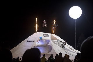 Nico Scholze präsentiert einen DoubleFlip Nico Scholze präsentiert einen DoubleFlip