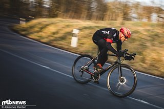 Jan bei einem der Rennrad-Tests. Fotografiert vom MTB-Kollegen Hannes.