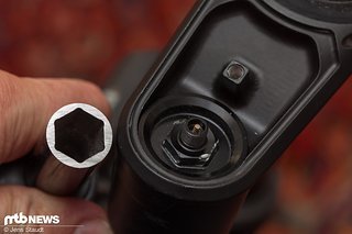 Etwas niedrig angesetzt ist die Angriffsfläche für die Abdeckkappe Etwas niedrig angesetzt ist die Angriffsfläche für die Abdeckkappe