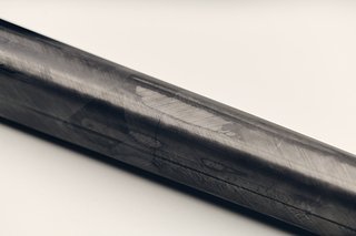 Aufgefülltes und geschliffenes Rahmenrohr. Der ursprüngliche Shape des Rahmens kann bei den meisten Reparaturen beibehalten werden. Aufgefülltes und geschliffenes Rahmenrohr. Der ursprüngliche Shape des Rahmens kann bei den meisten Reparaturen beibehalten werden.